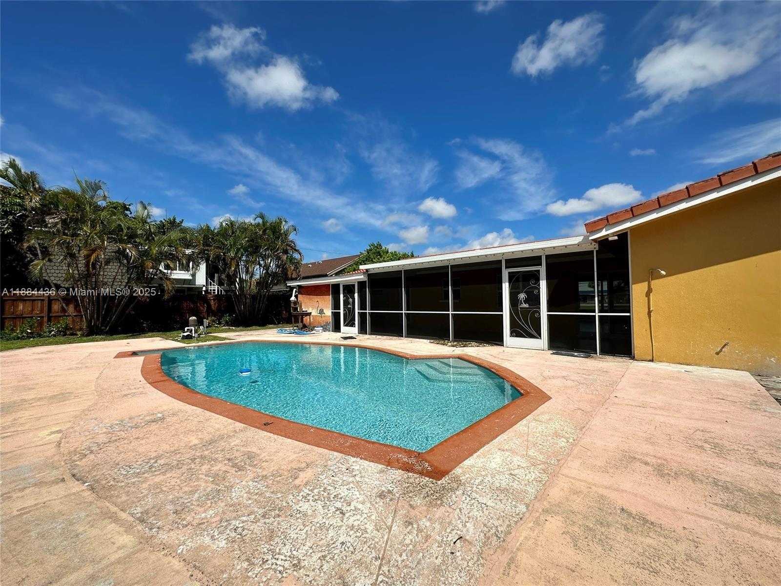 Small Image of 912 NORTH EAST 9TH CT, Pompano Beach Number 2