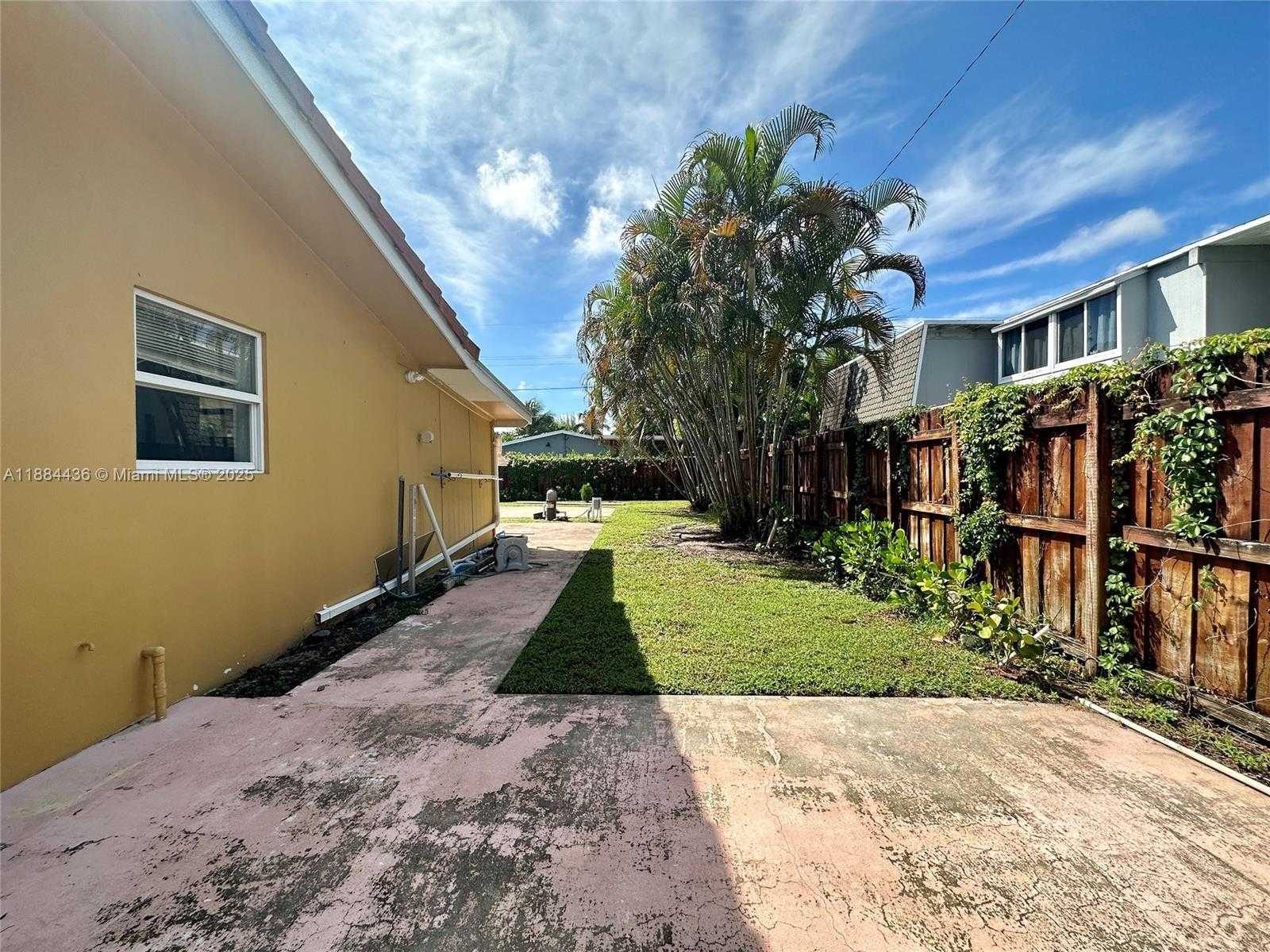 Small Image of 912 NORTH EAST 9TH CT, Pompano Beach Number 4