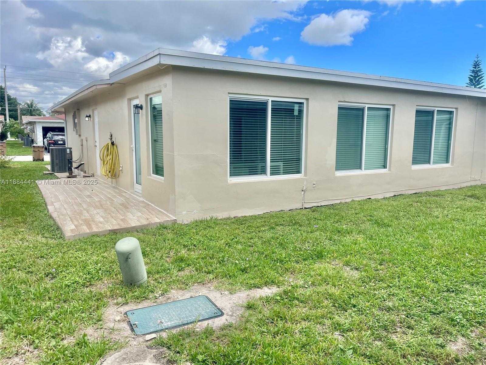 Small Image of 1270 NORTH WEST 49TH ST, Deerfield Beach Number 26