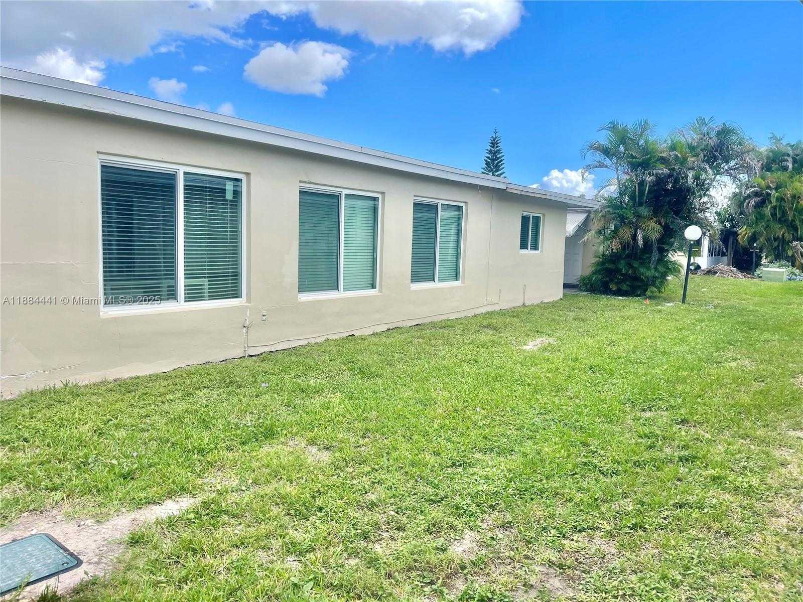 Small Image of 1270 NORTH WEST 49TH ST, Deerfield Beach Number 27