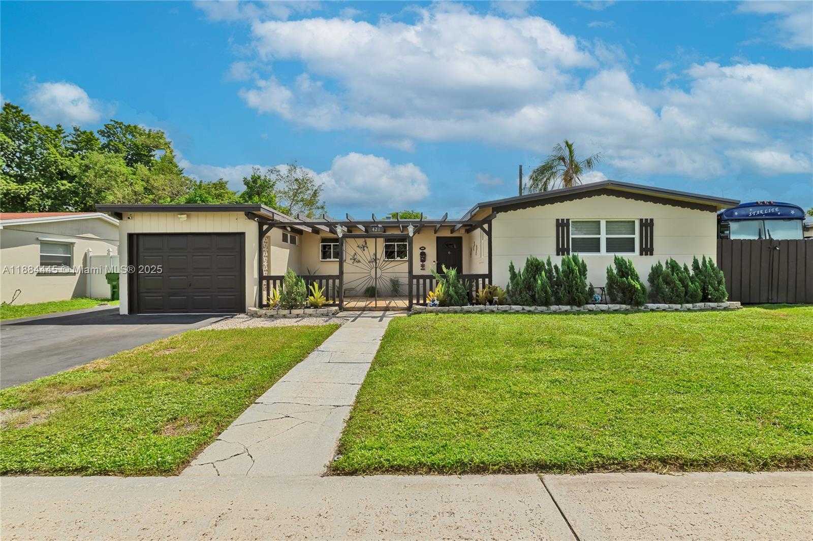 Small Image of 421 SOUTH WEST 64TH WAY, Pembroke Pines Number 2