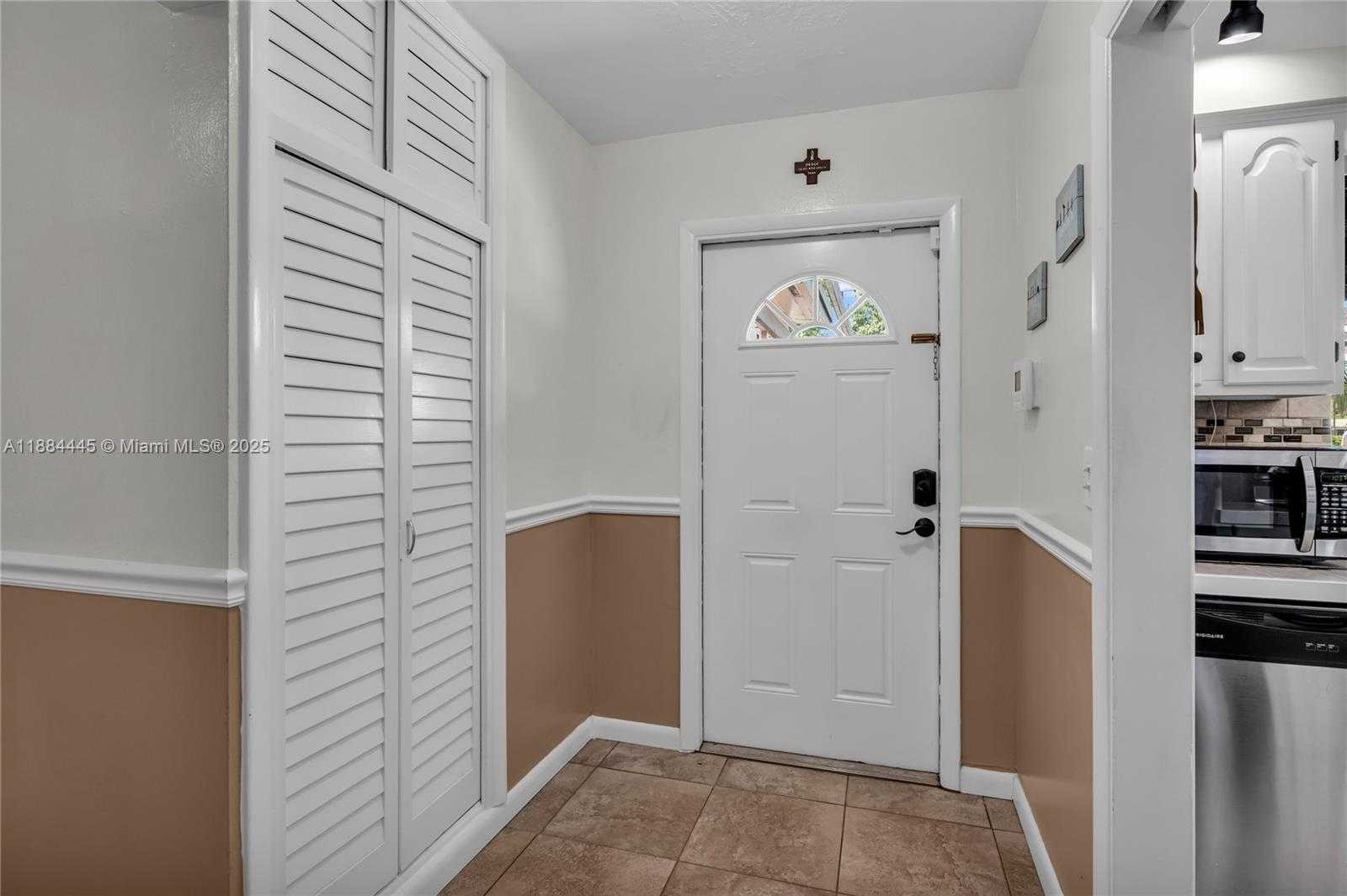 Small Image of 421 SOUTH WEST 64TH WAY, Pembroke Pines Number 7