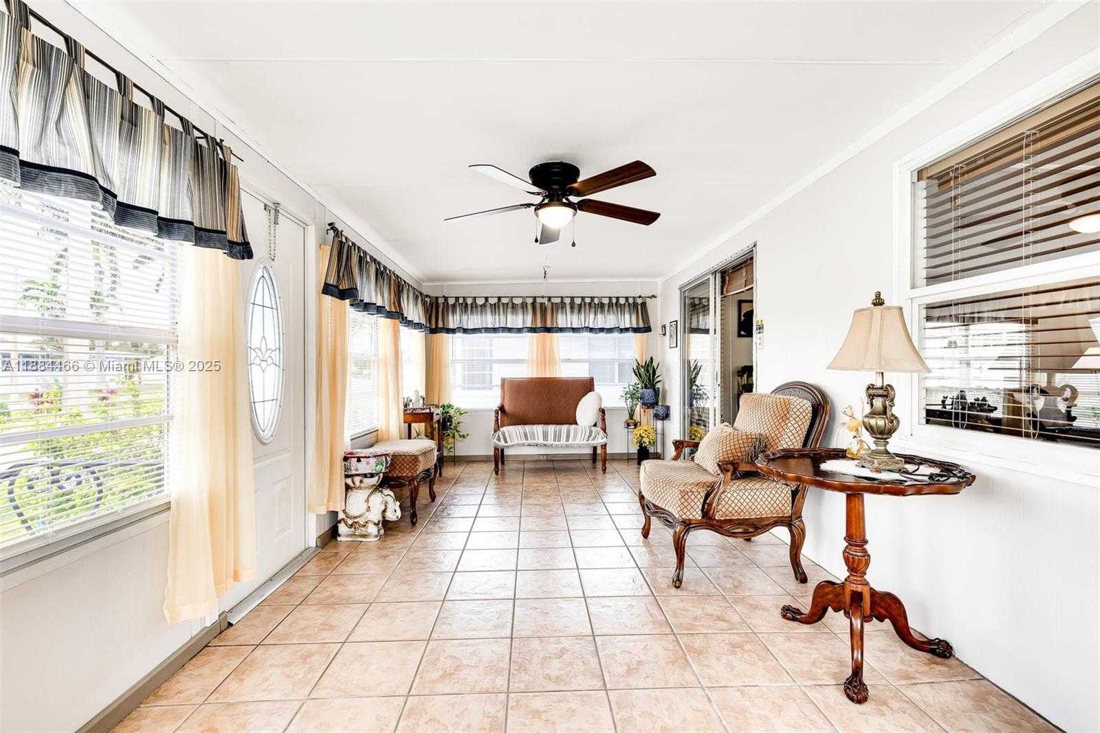 Small Image of 5720 LAKESHORE DR, Dania Beach Number 12