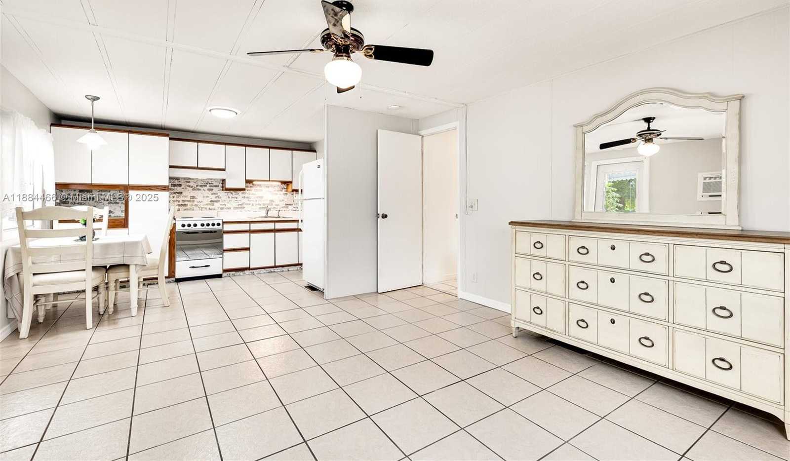 Small Image of 5720 LAKESHORE DR, Dania Beach Number 16