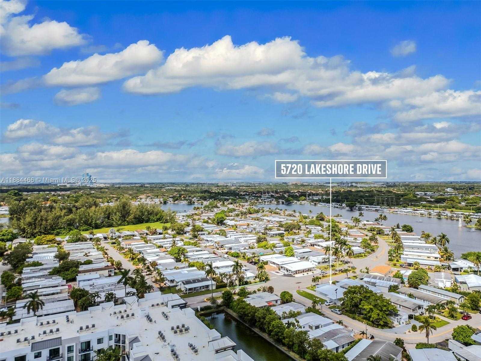 Small Image of 5720 LAKESHORE DR, Dania Beach Number 27