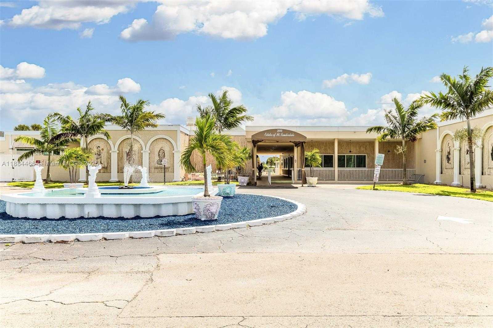 Small Image of 5720 LAKESHORE DR, Dania Beach Number 29