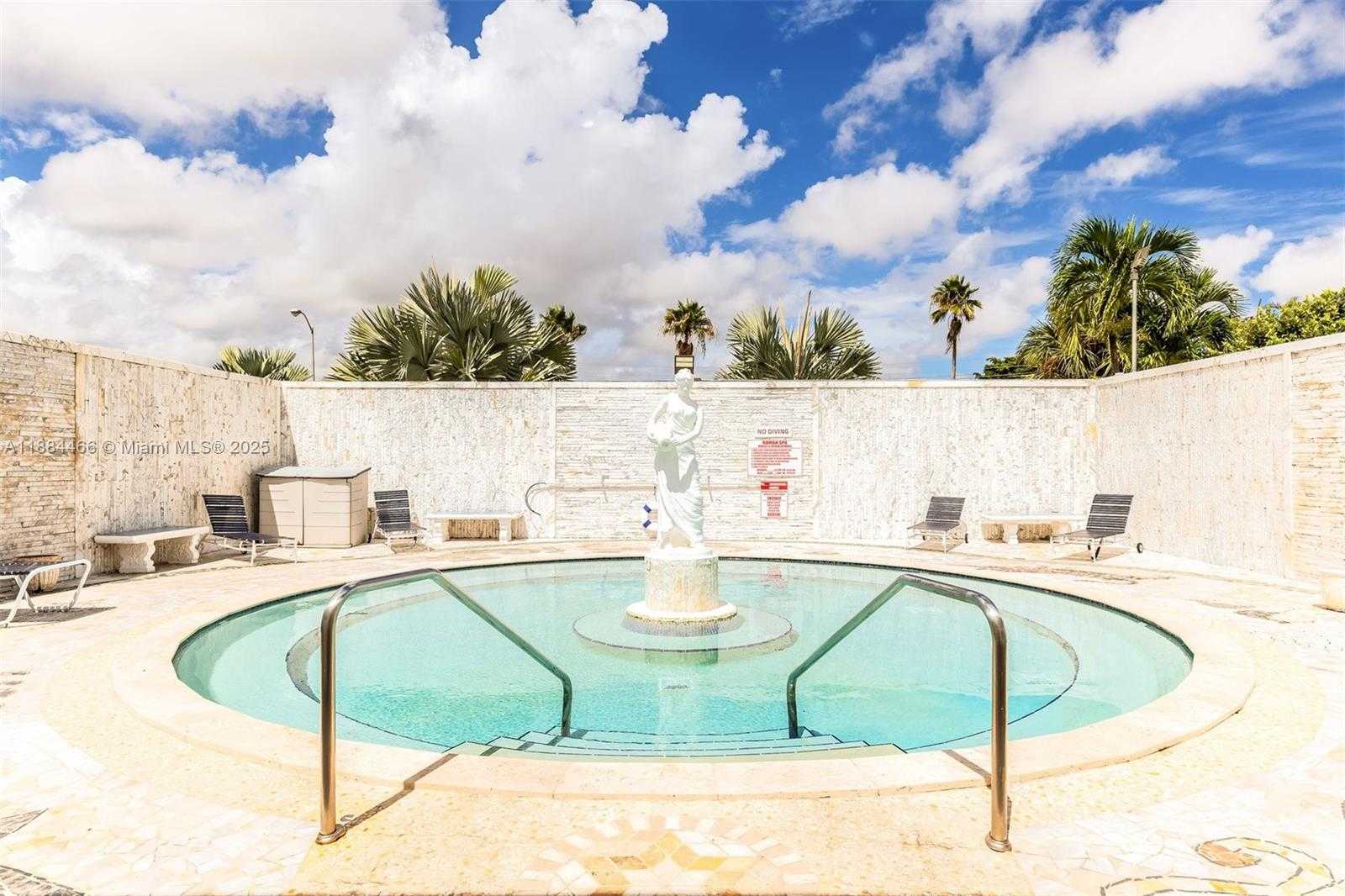 Small Image of 5720 LAKESHORE DR, Dania Beach Number 31