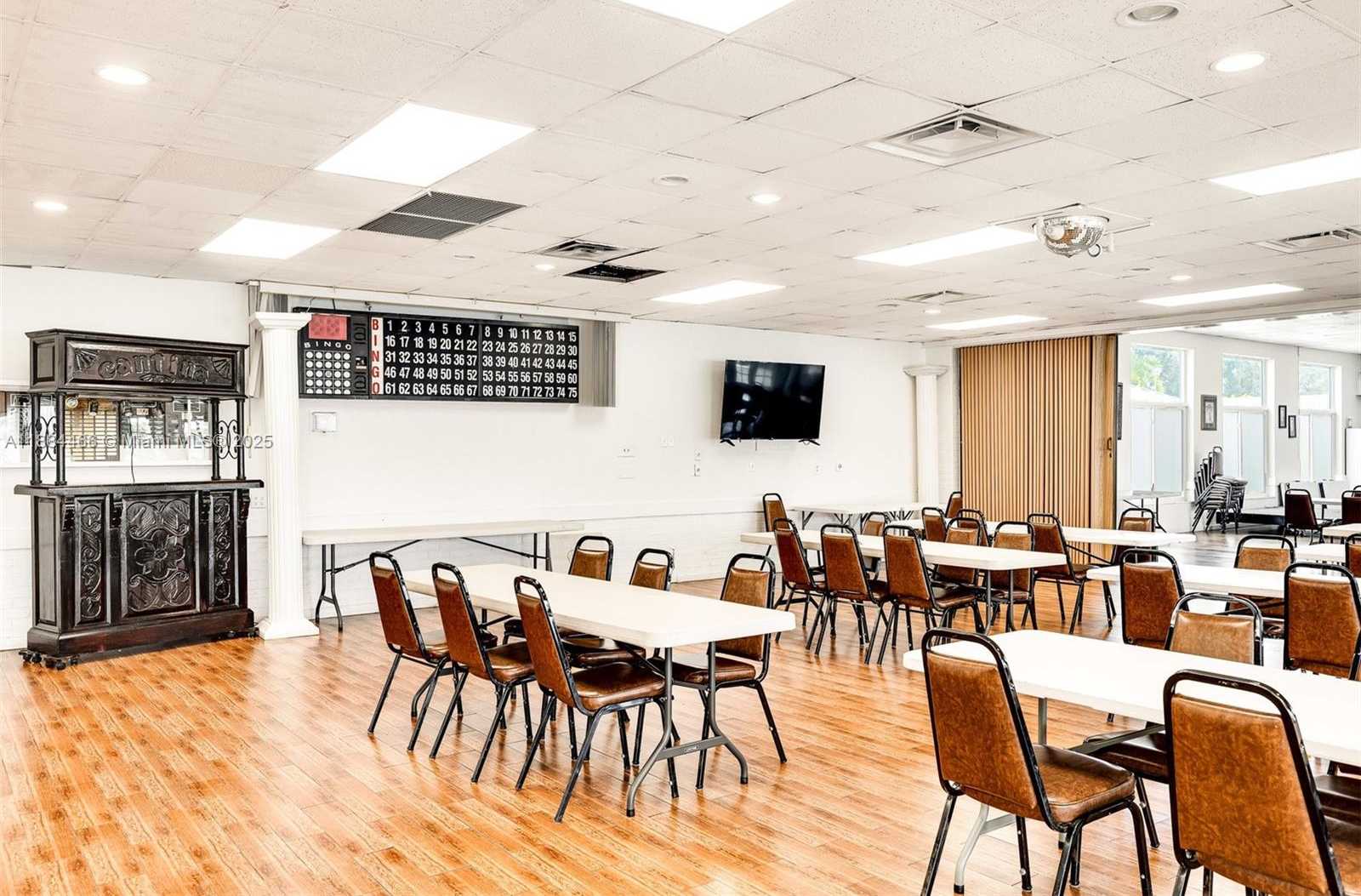 Small Image of 5720 LAKESHORE DR, Dania Beach Number 37