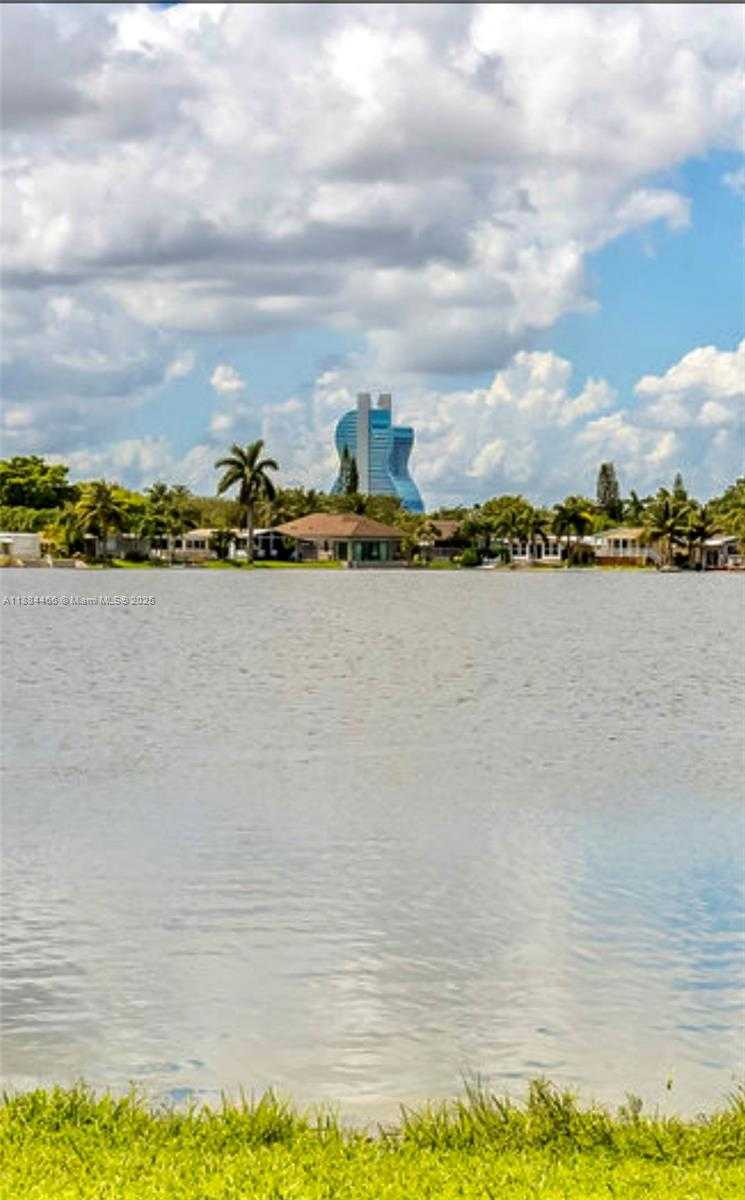 Small Image of 5720 LAKESHORE DR, Dania Beach Number 45