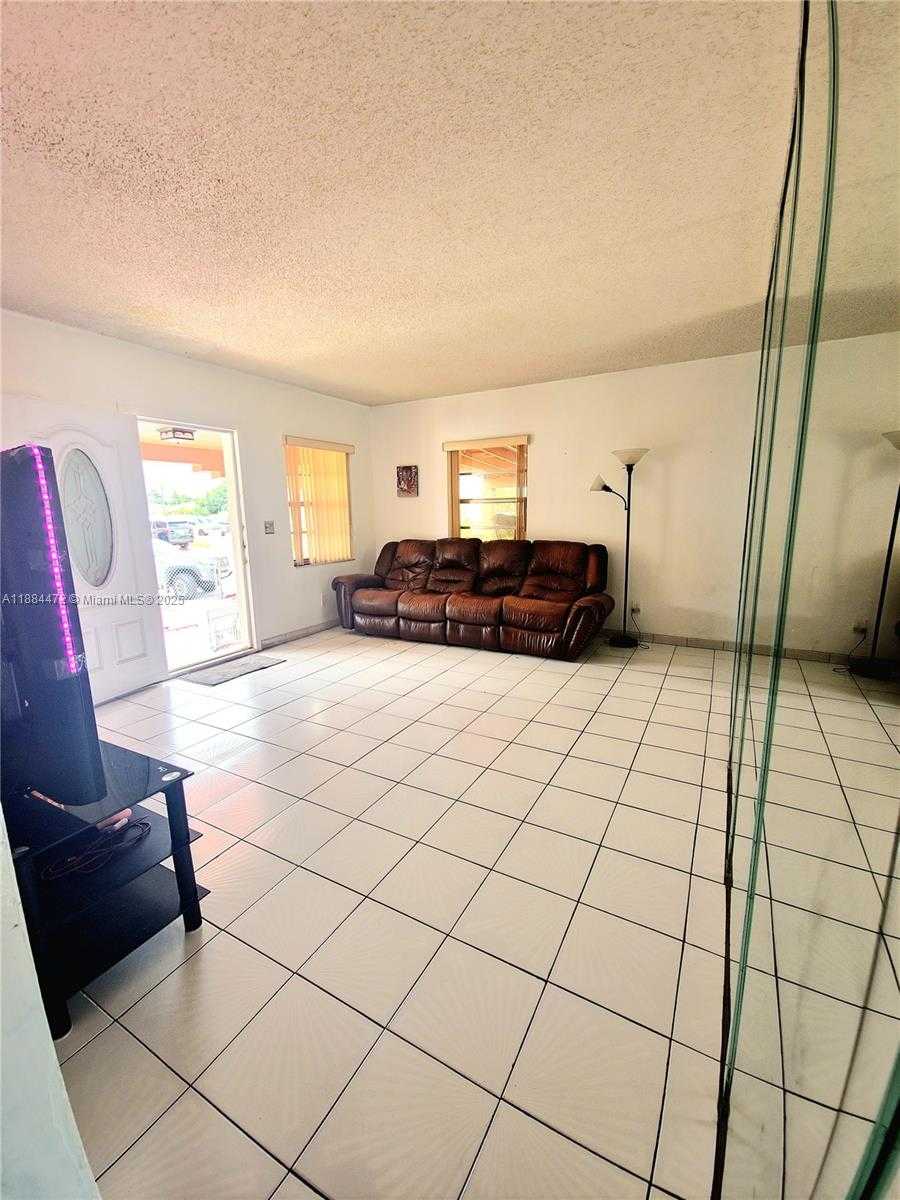 Small Image of 309 EAST 18TH ST, Hialeah Number 2
