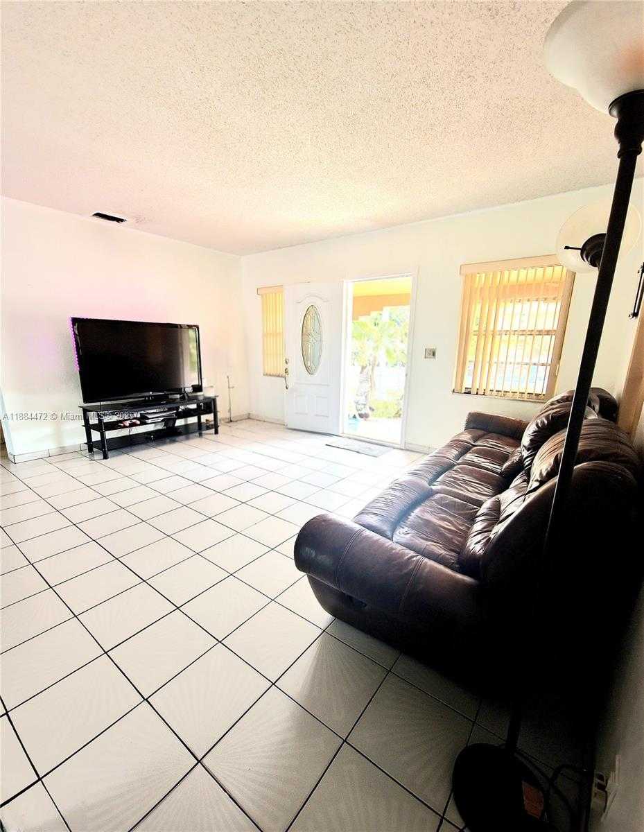 Small Image of 309 EAST 18TH ST, Hialeah Number 3