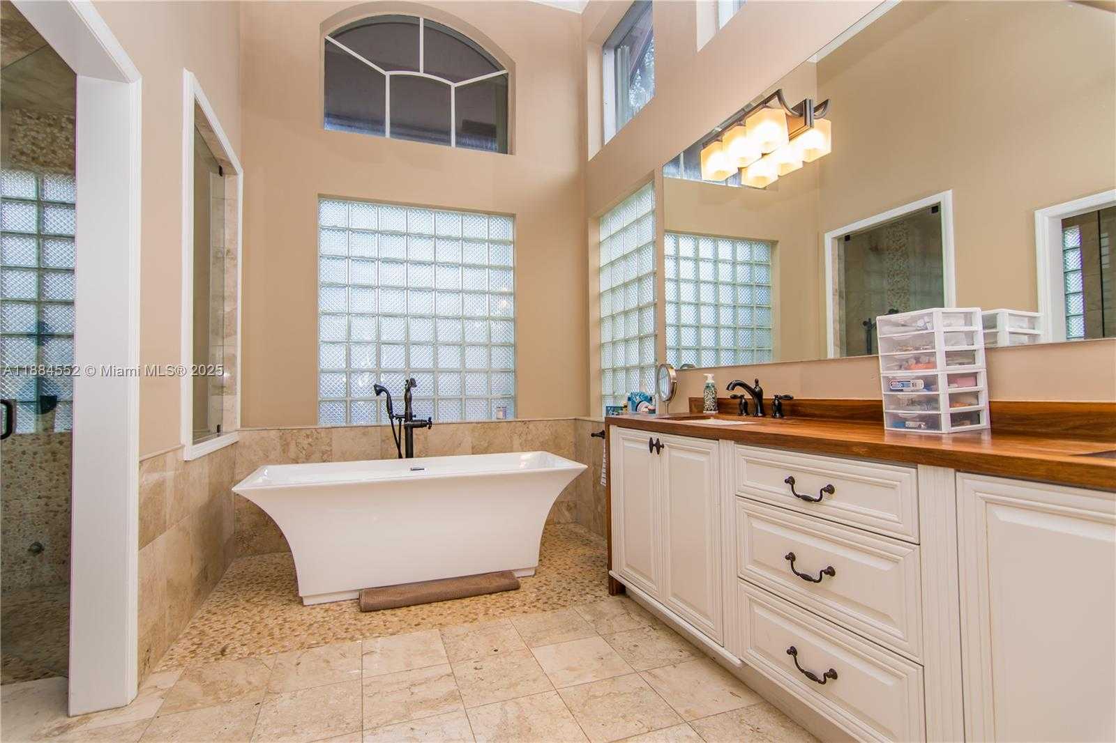 Small Image of 1091 SOUTH WEST 156TH AVE, Pembroke Pines Number 22