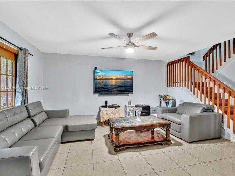 Small Image of 9900 SOUTH WEST 12 ST, Pembroke Pines Number 10