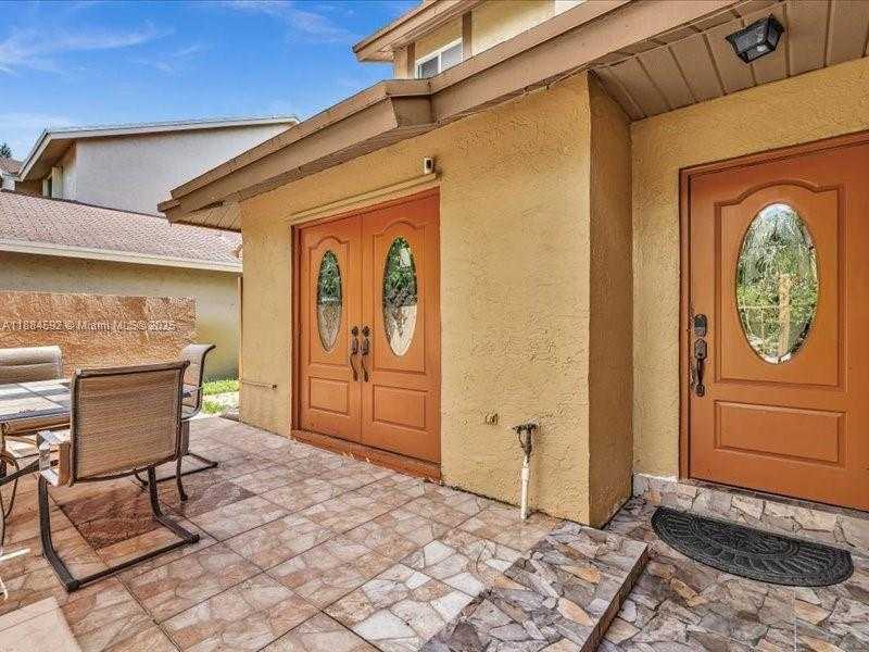 Small Image of 9900 SOUTH WEST 12 ST, Pembroke Pines Number 2