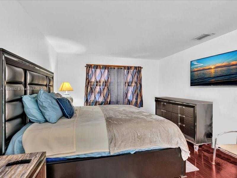 Small Image of 9900 SOUTH WEST 12 ST, Pembroke Pines Number 20