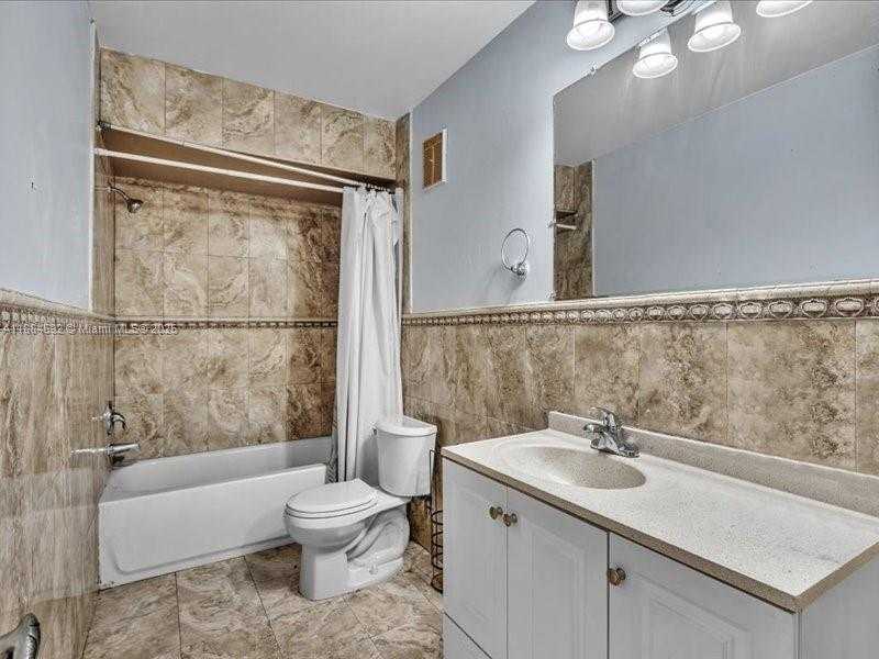 Small Image of 9900 SOUTH WEST 12 ST, Pembroke Pines Number 22