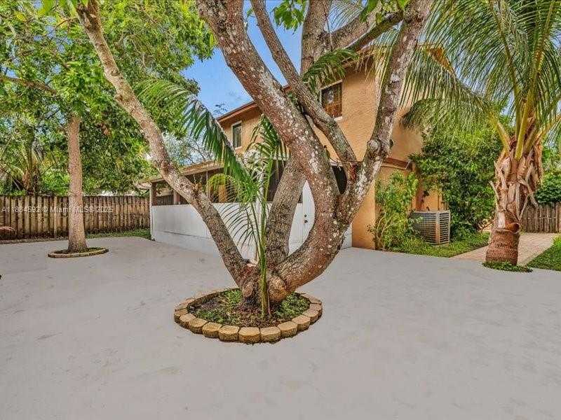 Small Image of 9900 SOUTH WEST 12 ST, Pembroke Pines Number 28