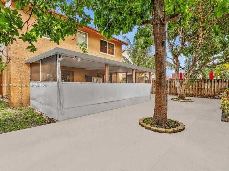 Small Image of 9900 SOUTH WEST 12 ST, Pembroke Pines Number 29