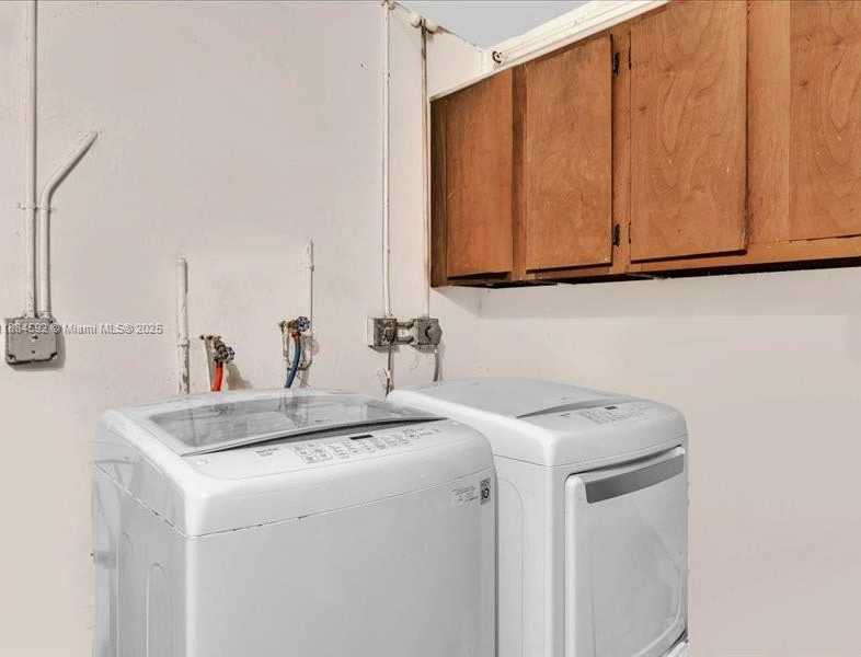 Small Image of 9900 SOUTH WEST 12 ST, Pembroke Pines Number 31