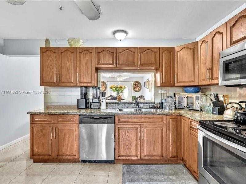 Small Image of 9900 SOUTH WEST 12 ST, Pembroke Pines Number 8
