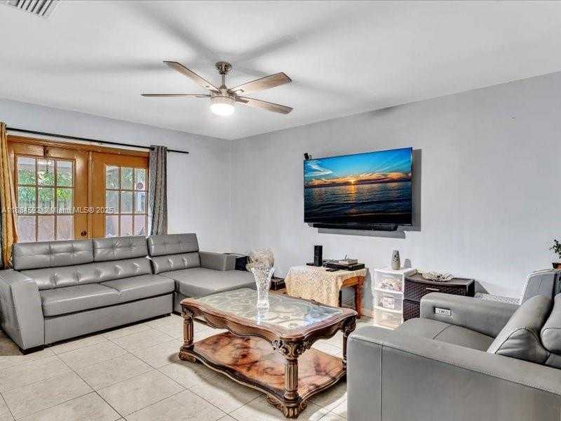 Small Image of 9900 SOUTH WEST 12 ST, Pembroke Pines Number 9