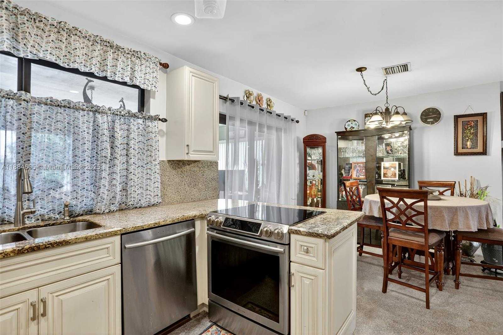 Small Image of 1310 SOUTH WEST 7TH AVE, Deerfield Beach Number 11