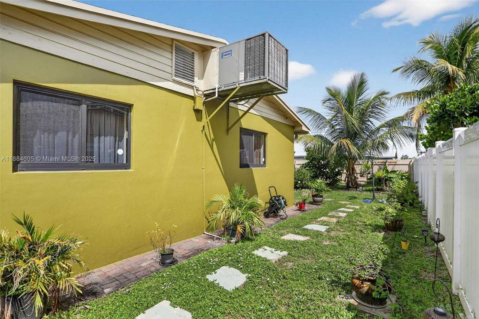 Small Image of 1310 SOUTH WEST 7TH AVE, Deerfield Beach Number 22