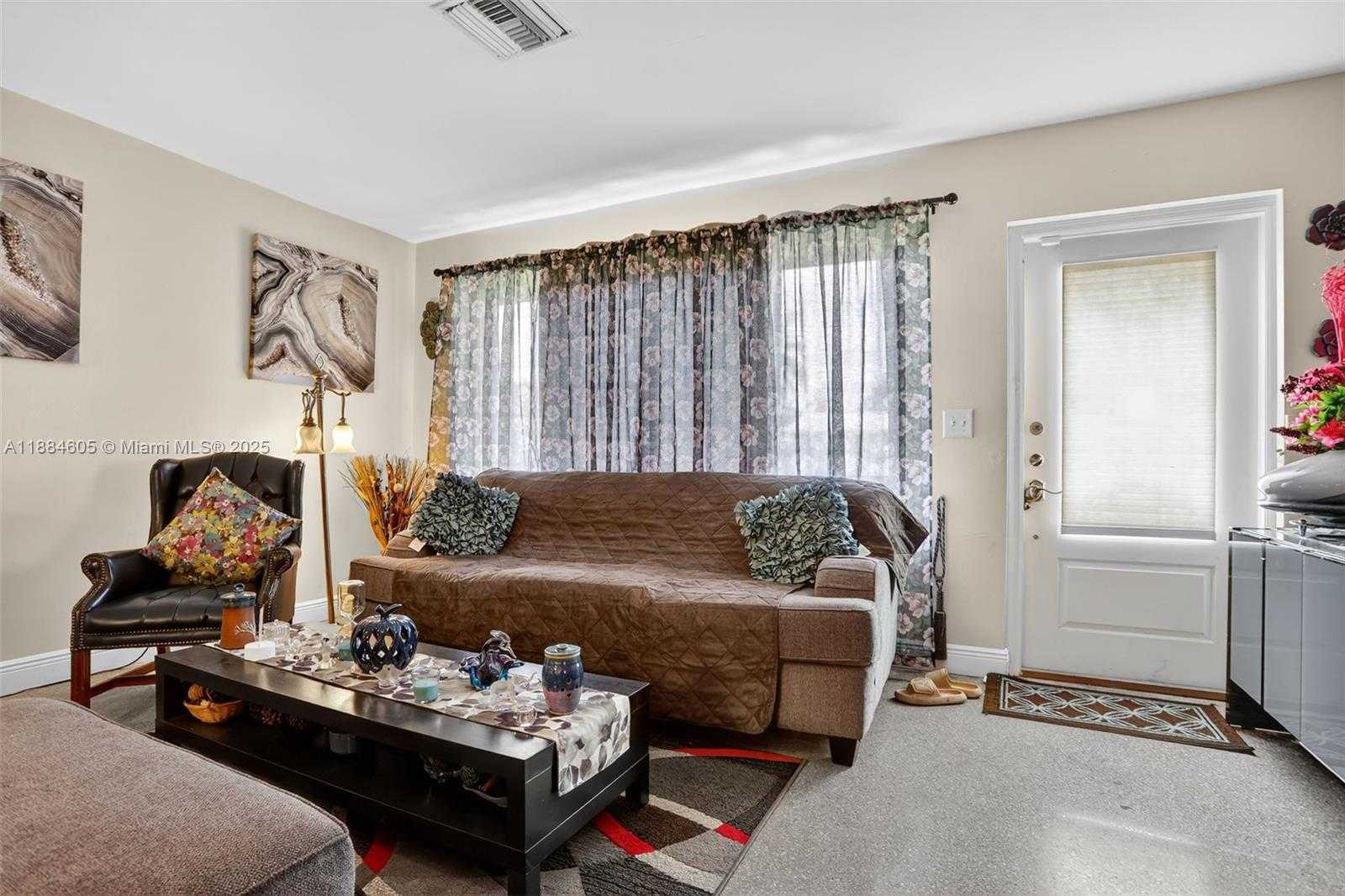 Small Image of 1310 SOUTH WEST 7TH AVE, Deerfield Beach Number 5