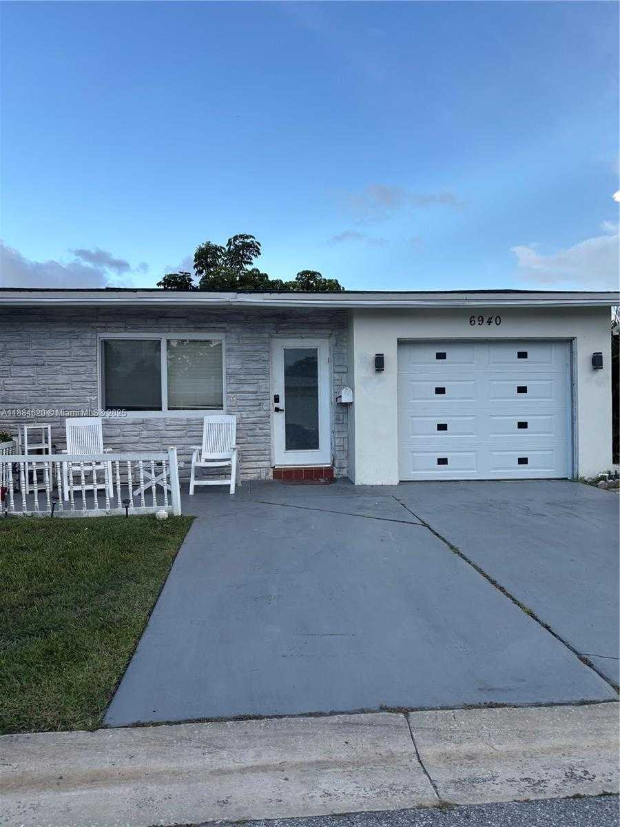 Small Image of 6940 NORTH WEST 17TH ST, Margate Number 2