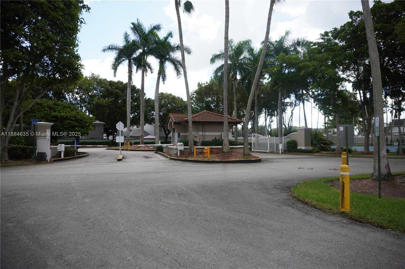 Small Image of 13505 SOUTH WEST 122ND AVE, Miami Number 35