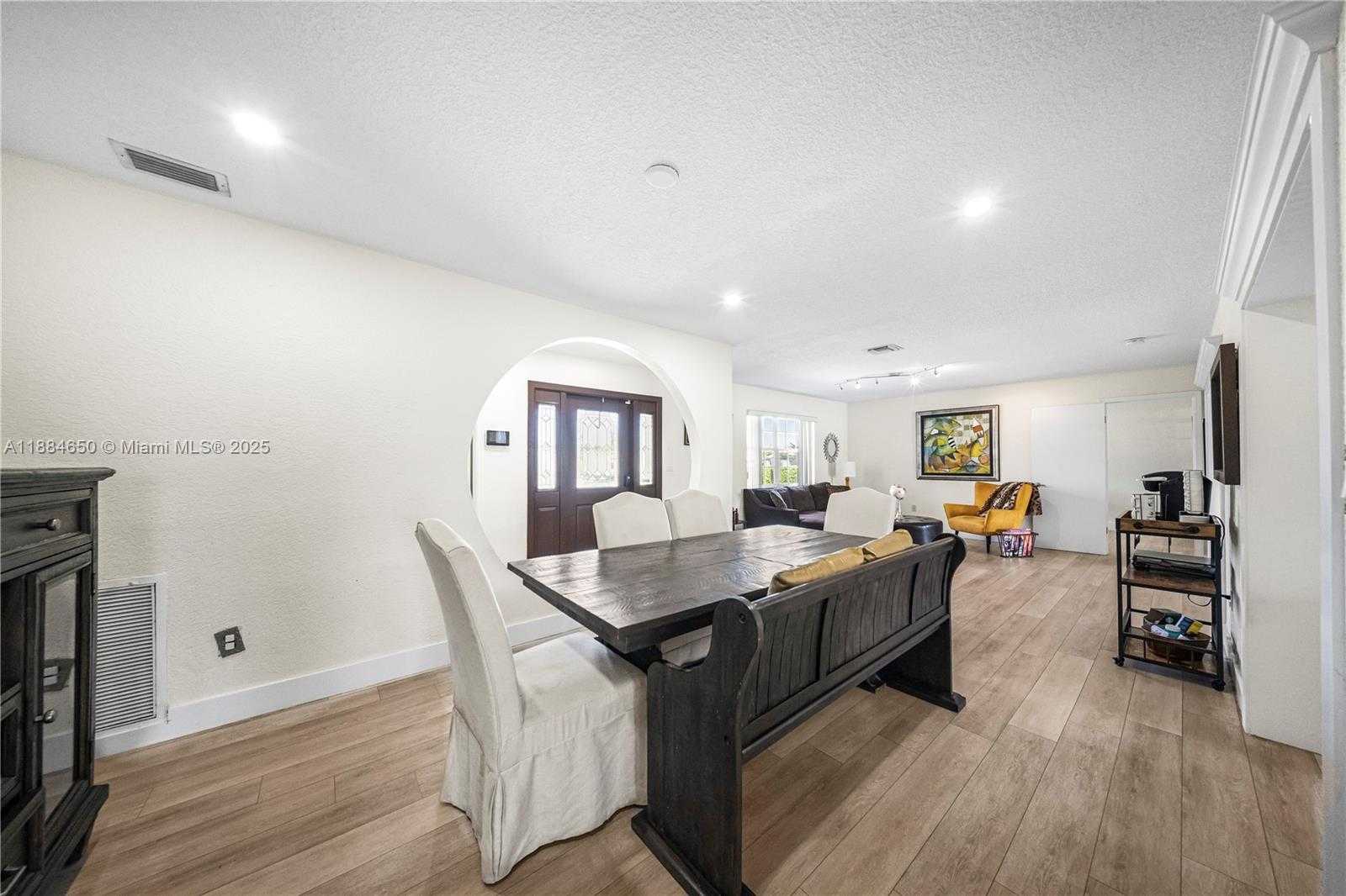Small Image of 17931 NORTH WEST 85TH AVE, Hialeah Number 10