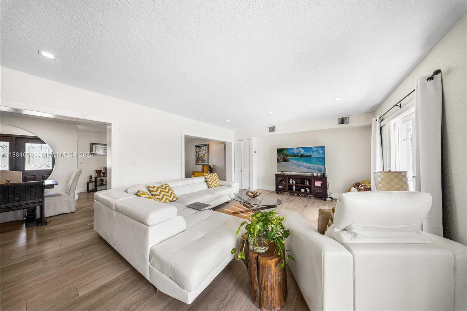 Small Image of 17931 NORTH WEST 85TH AVE, Hialeah Number 13