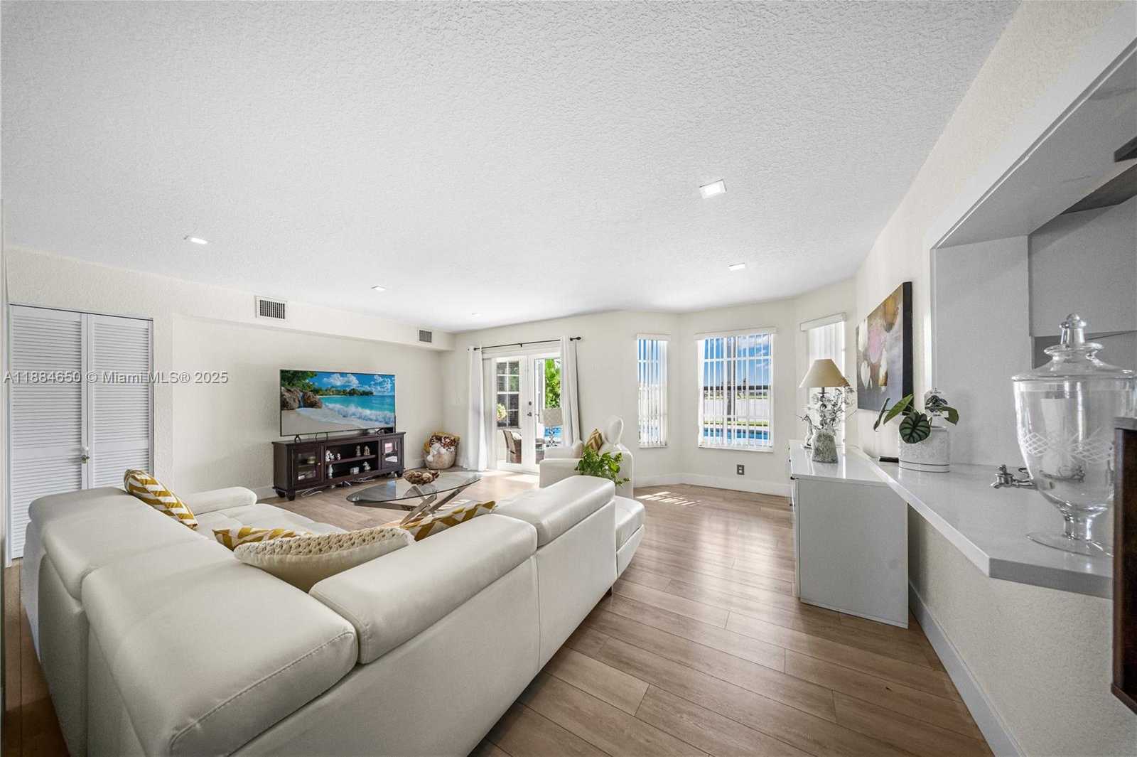 Small Image of 17931 NORTH WEST 85TH AVE, Hialeah Number 14