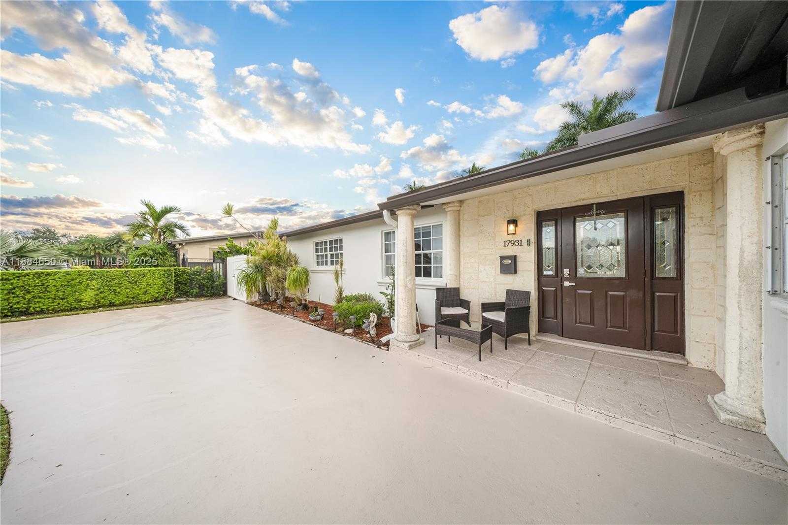 Small Image of 17931 NORTH WEST 85TH AVE, Hialeah Number 2