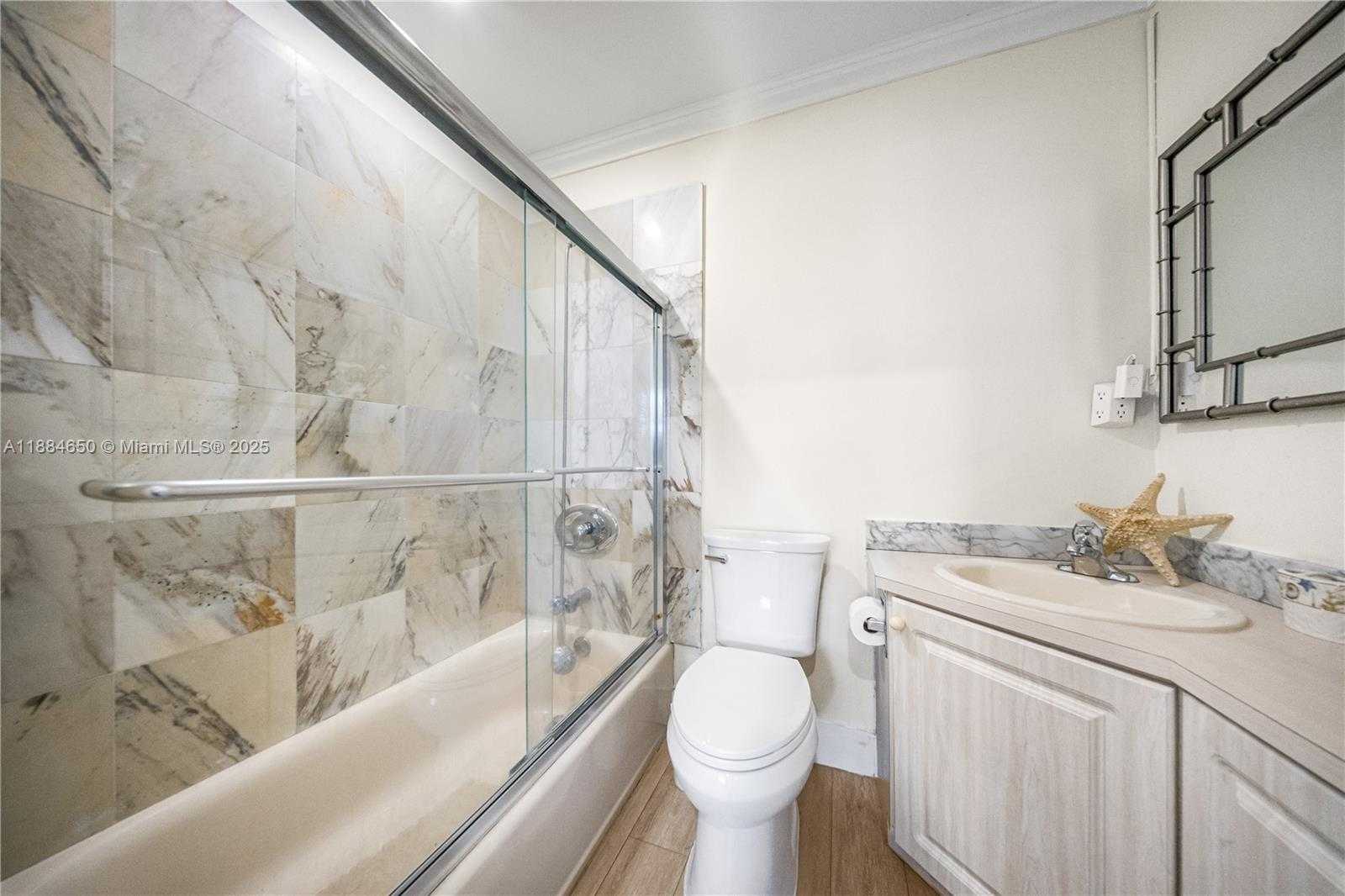 Small Image of 17931 NORTH WEST 85TH AVE, Hialeah Number 21