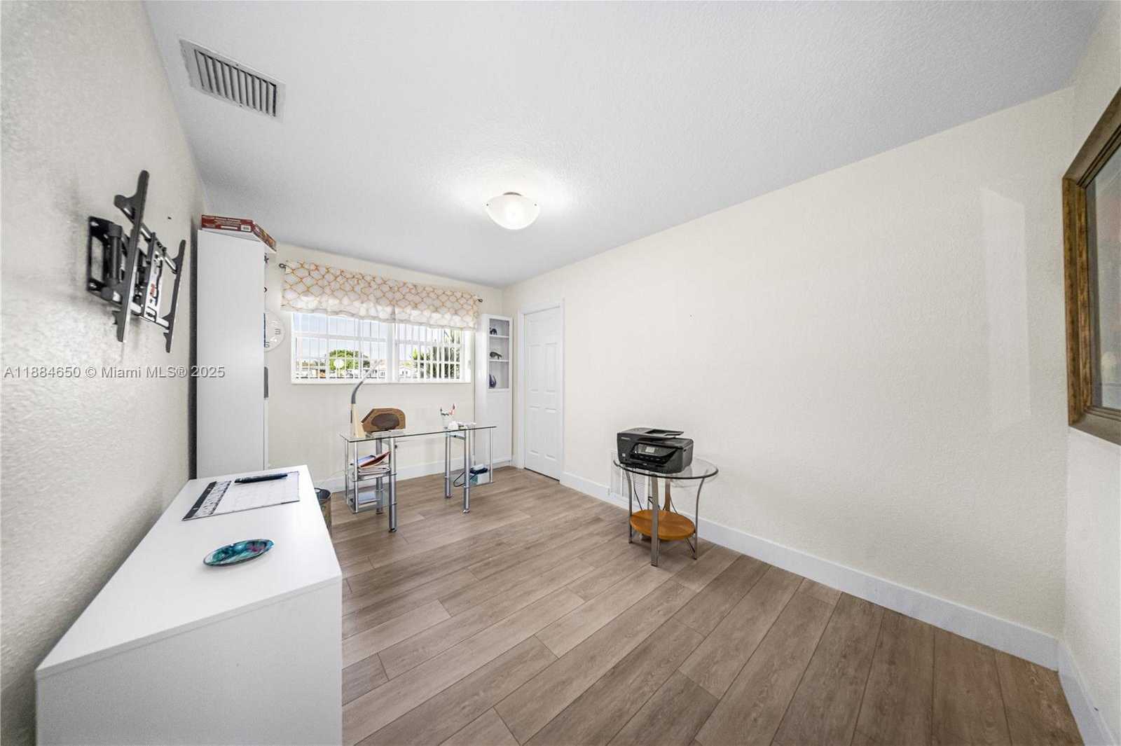 Small Image of 17931 NORTH WEST 85TH AVE, Hialeah Number 23