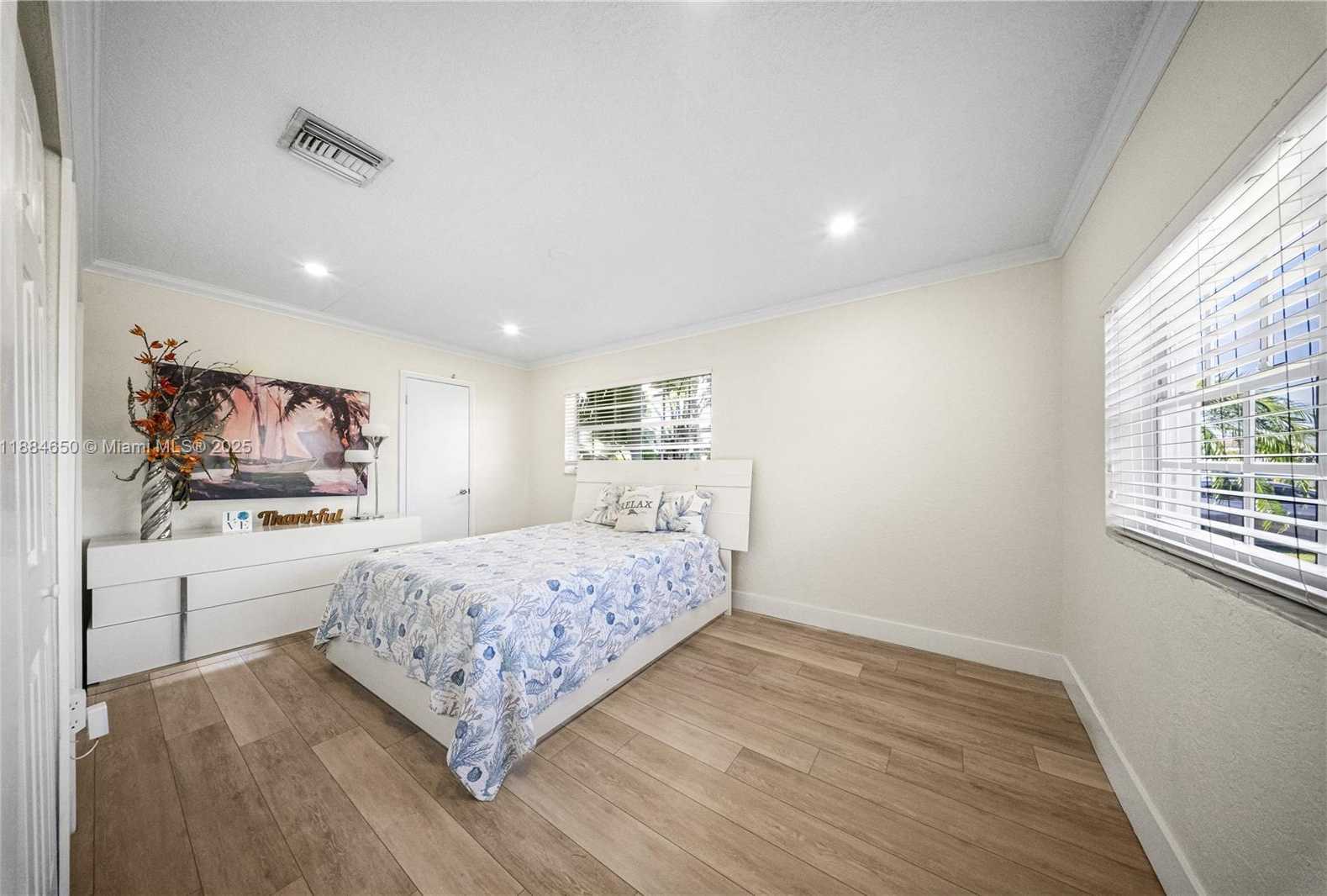Small Image of 17931 NORTH WEST 85TH AVE, Hialeah Number 24