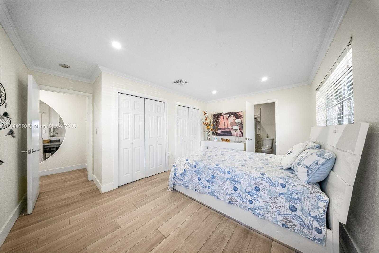 Small Image of 17931 NORTH WEST 85TH AVE, Hialeah Number 25