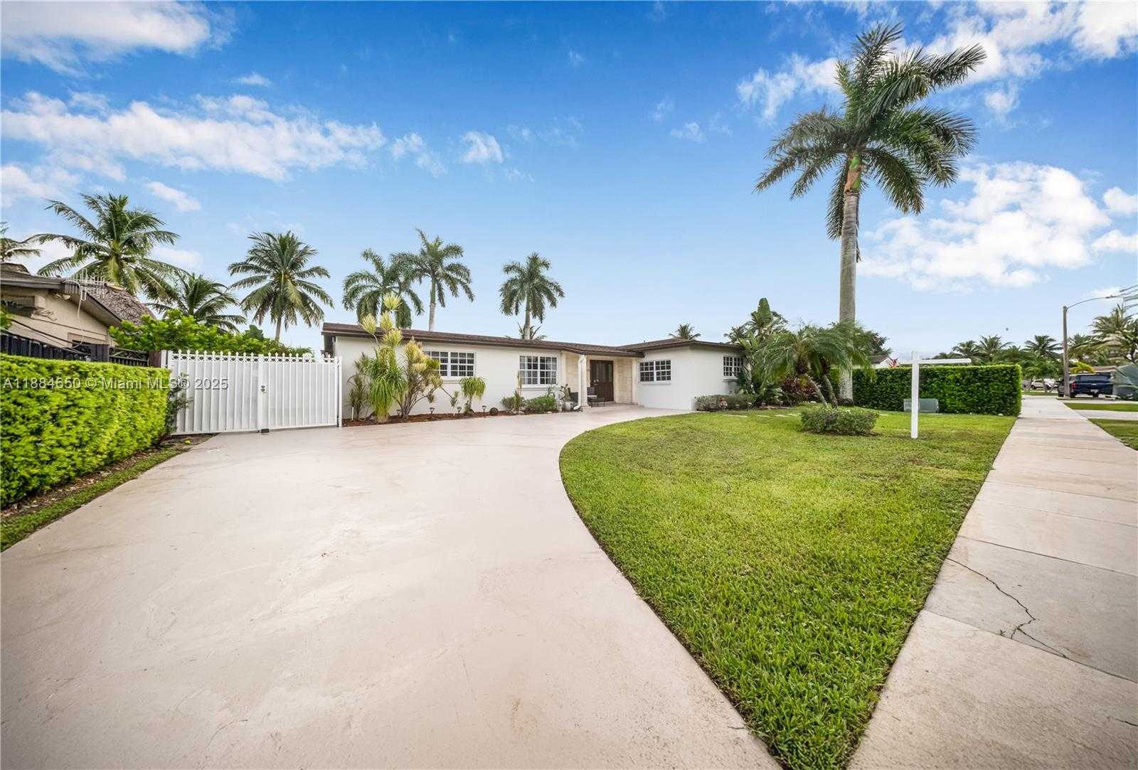 Small Image of 17931 NORTH WEST 85TH AVE, Hialeah Number 3