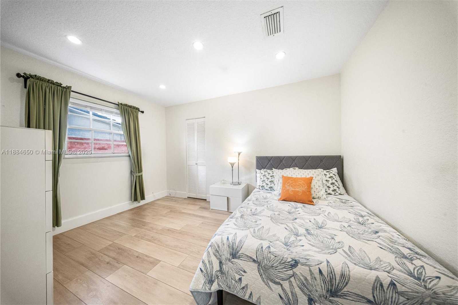 Small Image of 17931 NORTH WEST 85TH AVE, Hialeah Number 30