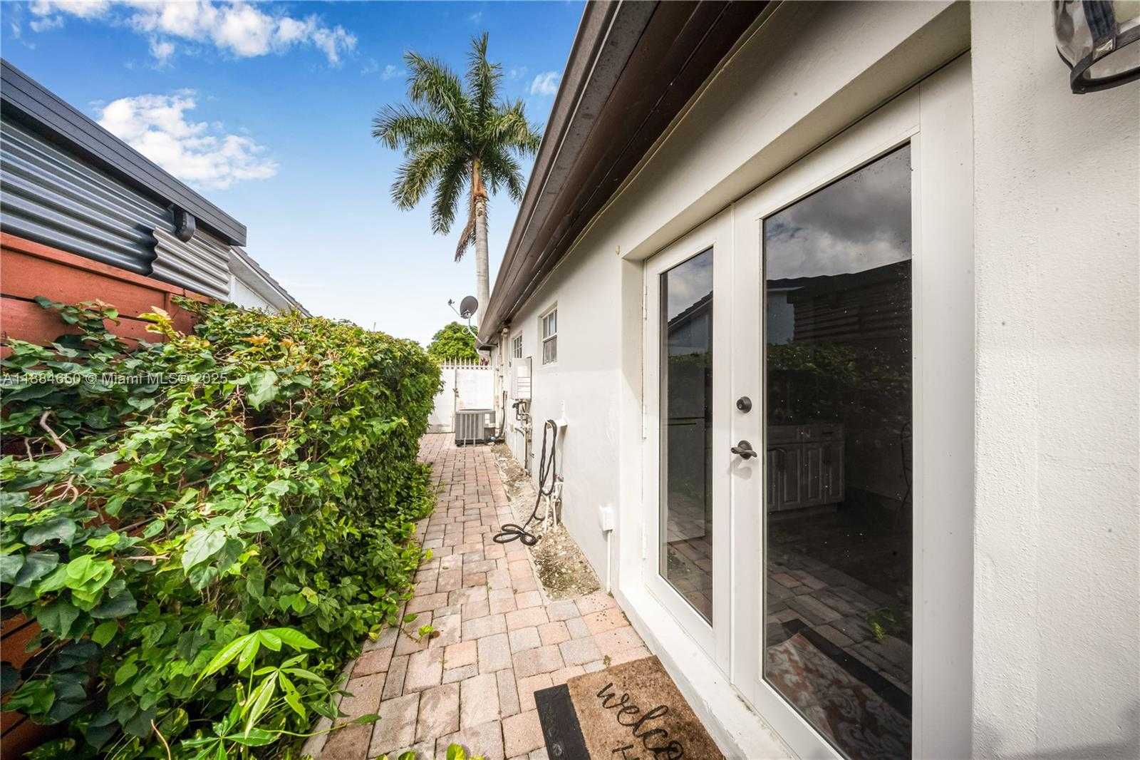 Small Image of 17931 NORTH WEST 85TH AVE, Hialeah Number 32