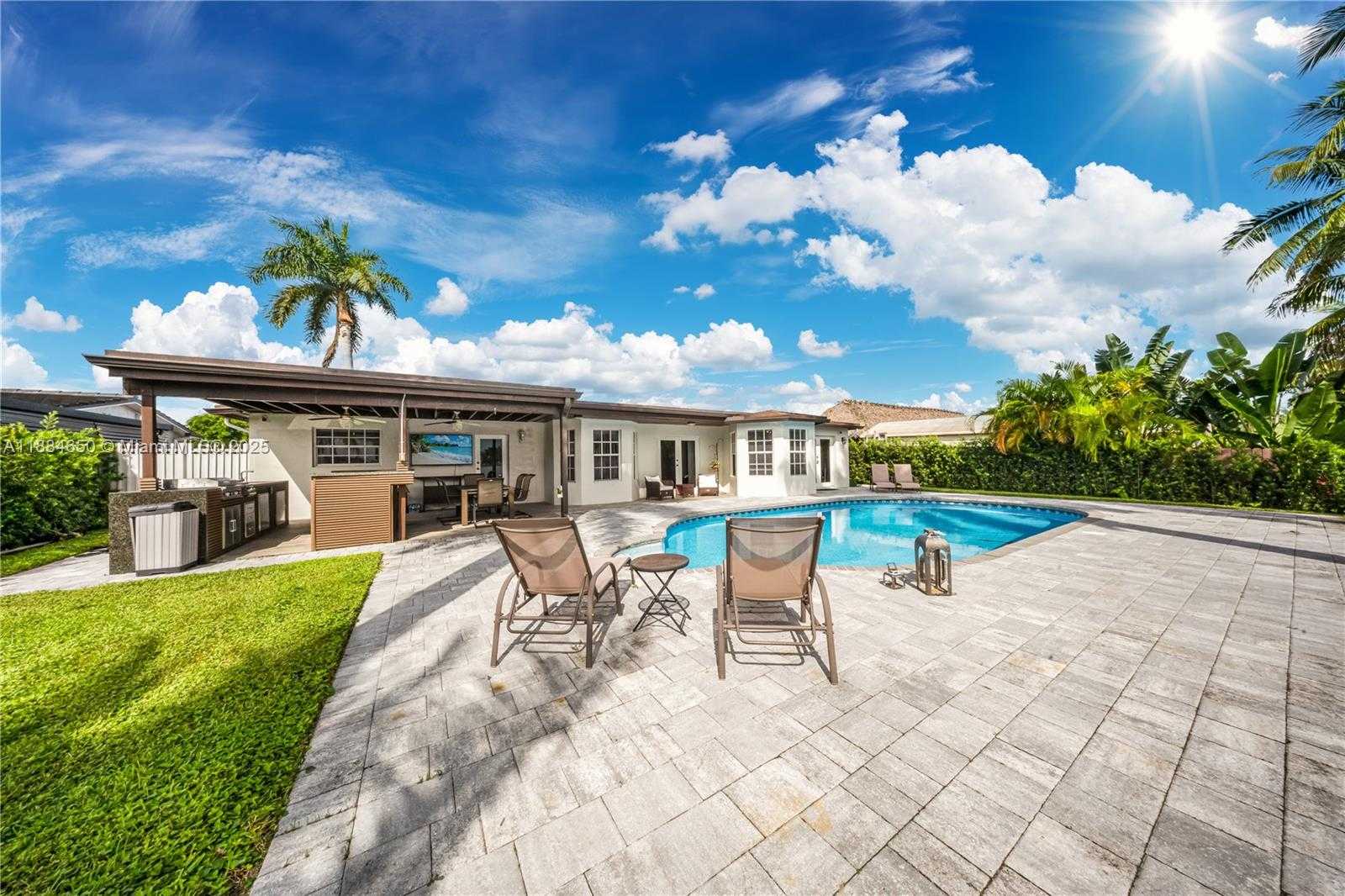 Small Image of 17931 NORTH WEST 85TH AVE, Hialeah Number 37