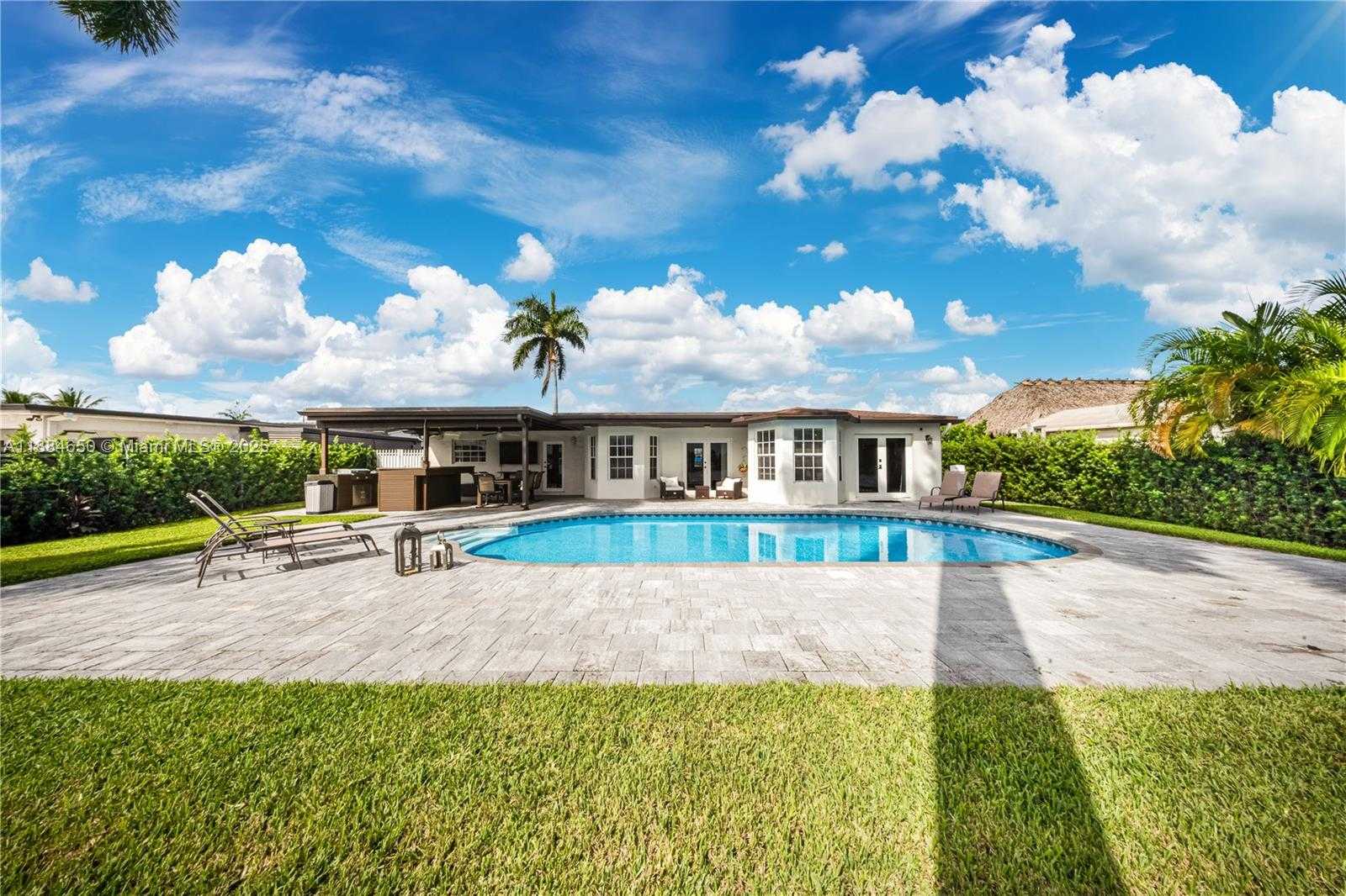 Small Image of 17931 NORTH WEST 85TH AVE, Hialeah Number 38