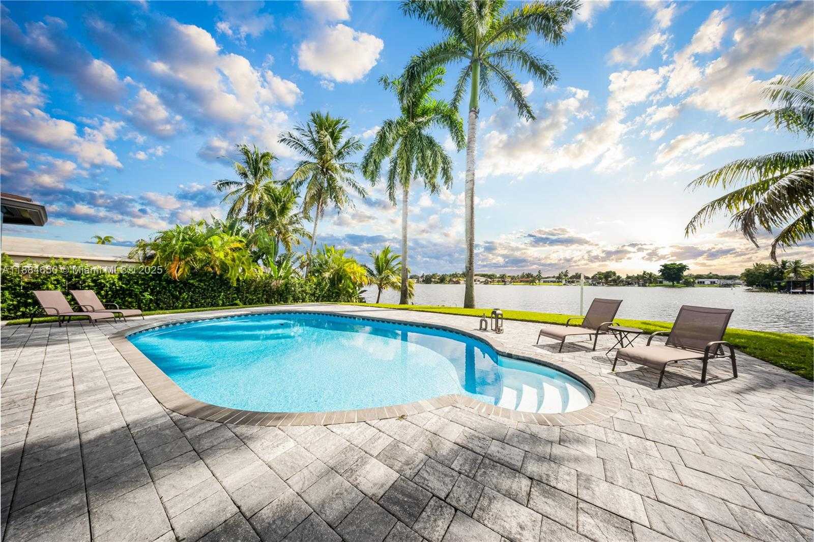 Small Image of 17931 NORTH WEST 85TH AVE, Hialeah Number 4