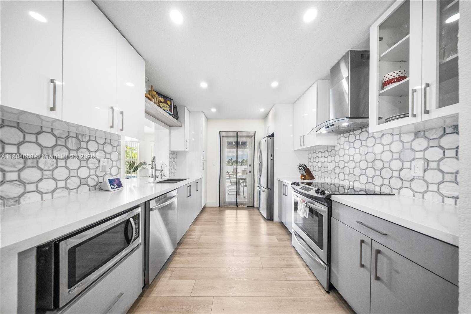 Small Image of 17931 NORTH WEST 85TH AVE, Hialeah Number 5