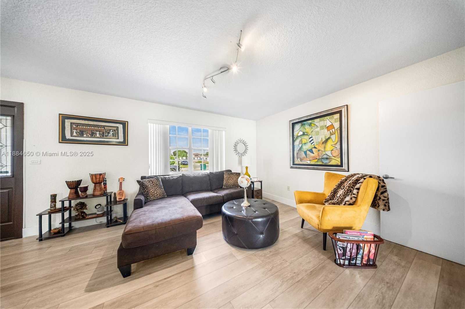 Small Image of 17931 NORTH WEST 85TH AVE, Hialeah Number 9