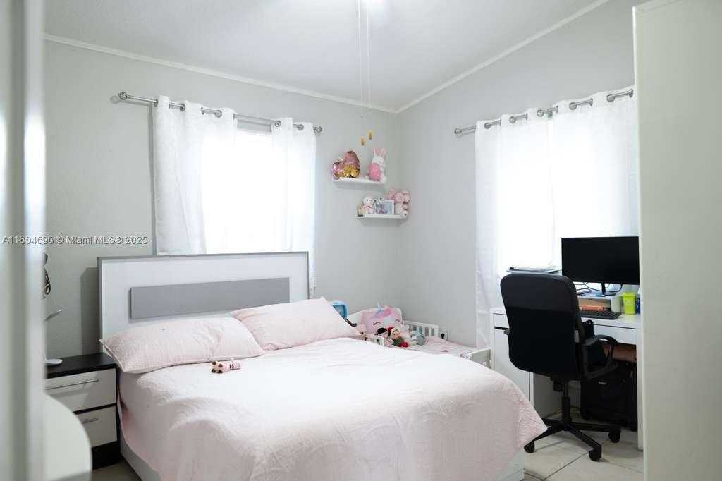 Small Image of 18040 NORTH WEST 2ND CT, Miami Gardens Number 10