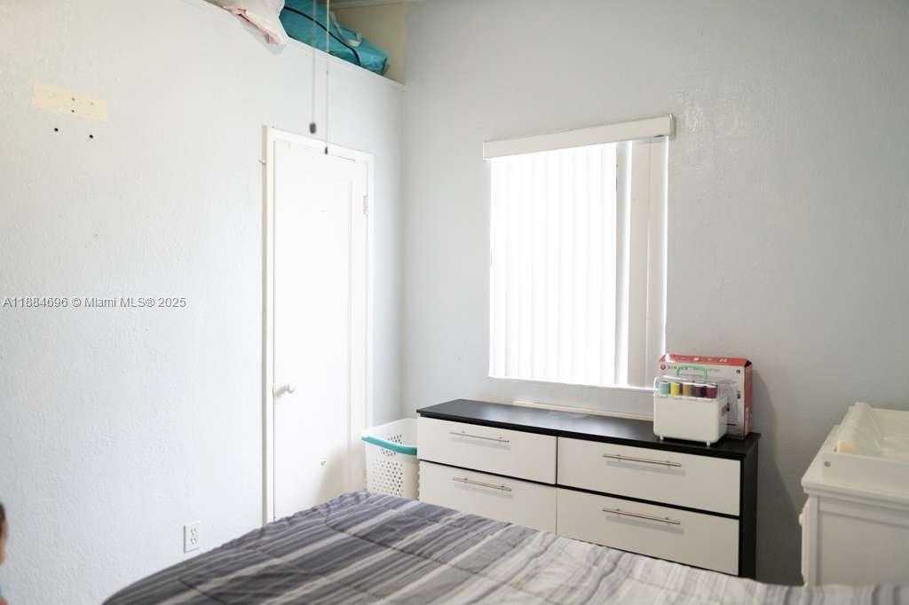 Small Image of 18040 NORTH WEST 2ND CT, Miami Gardens Number 15