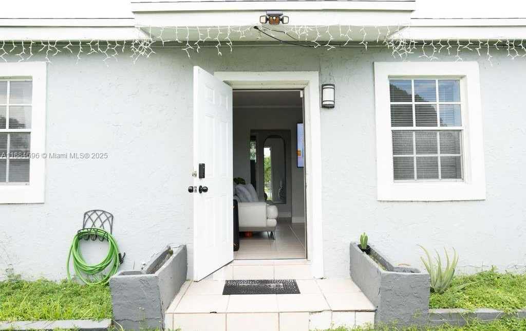 Small Image of 18040 NORTH WEST 2ND CT, Miami Gardens Number 16