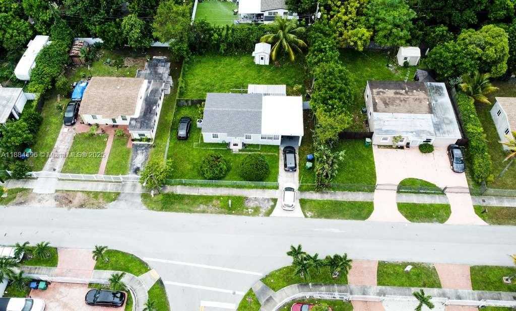 Small Image of 18040 NORTH WEST 2ND CT, Miami Gardens Number 23